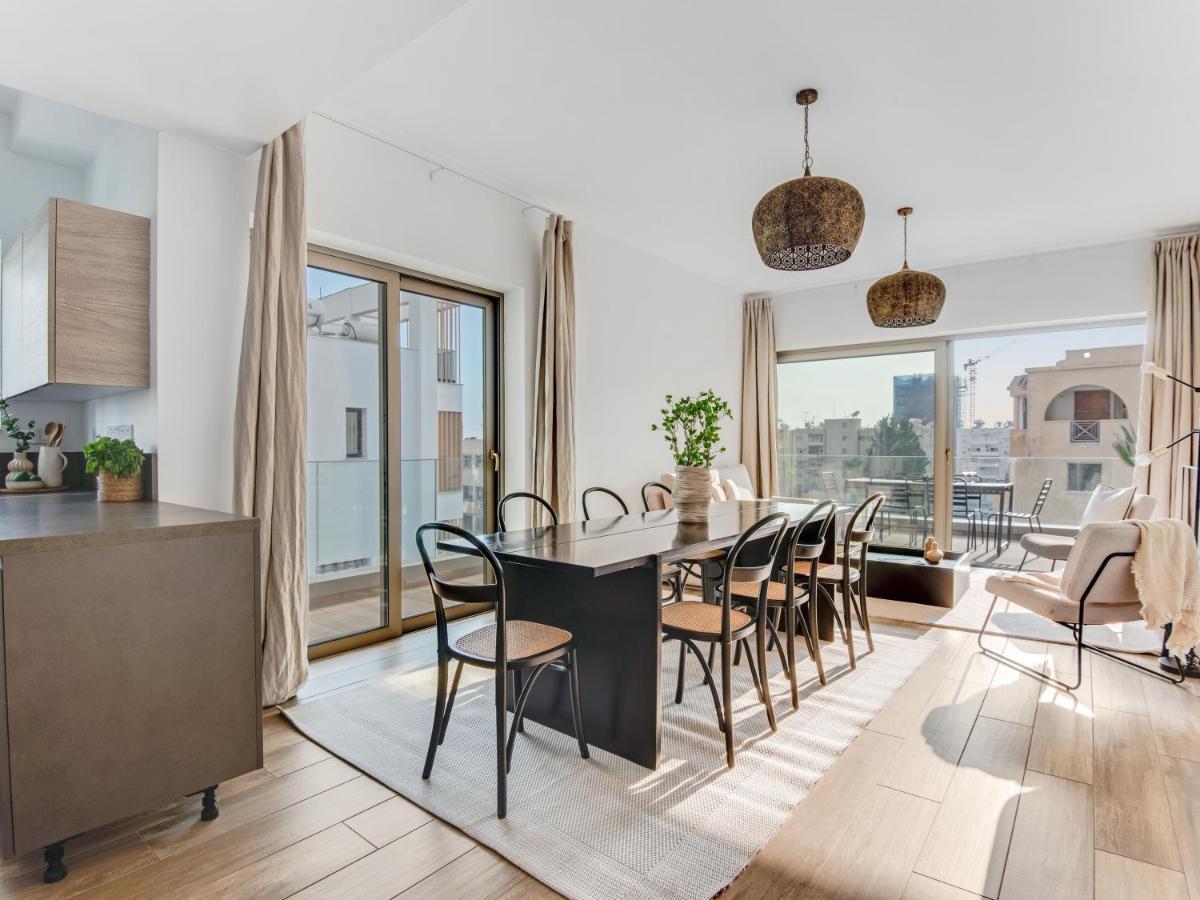 Sanders Evolution Apartment Limassol Bagian luar foto