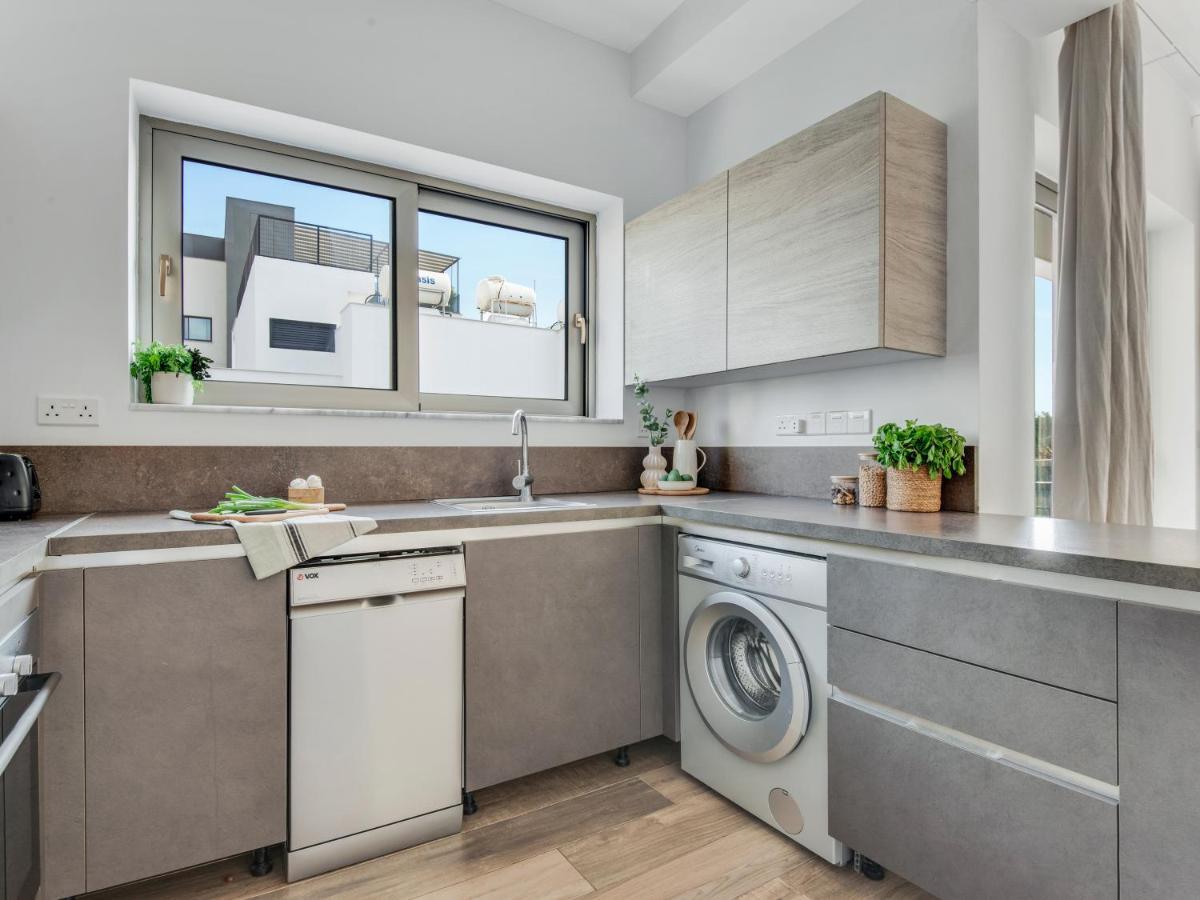 Sanders Evolution Apartment Limassol Bagian luar foto